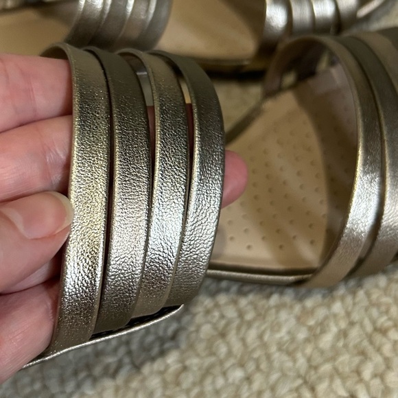 Clarks Caroleigh Bess Metallic Stappy Healed Sandals. US Size 9 - Picture 4 of 10